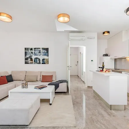 Apartment Apartman Leona *