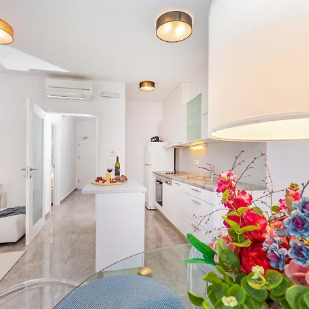 Apartment Apartman Leona *