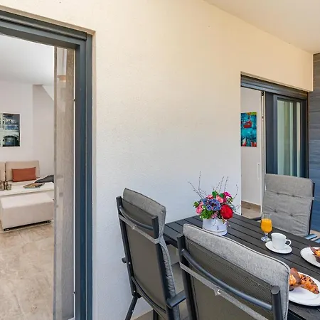 Lägenhet Apartman Leona