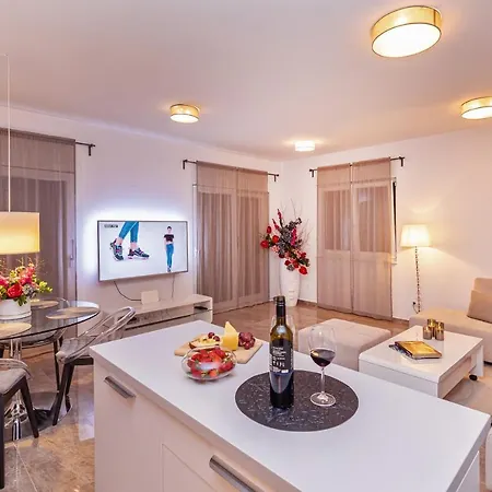 Apartman Leona Apartment