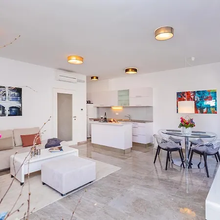 Lägenhet Apartman Leona *