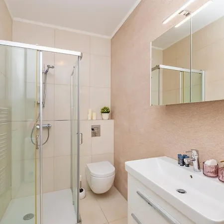 Apartment Apartman Leona *