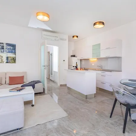 Apartman Leona Apartment