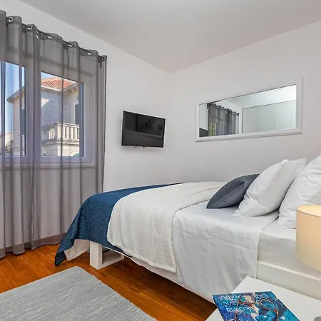 Apartman Leona Apartment