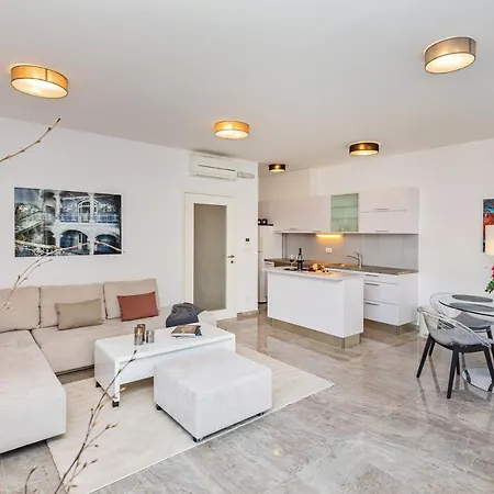 Apartman Leona Apartment